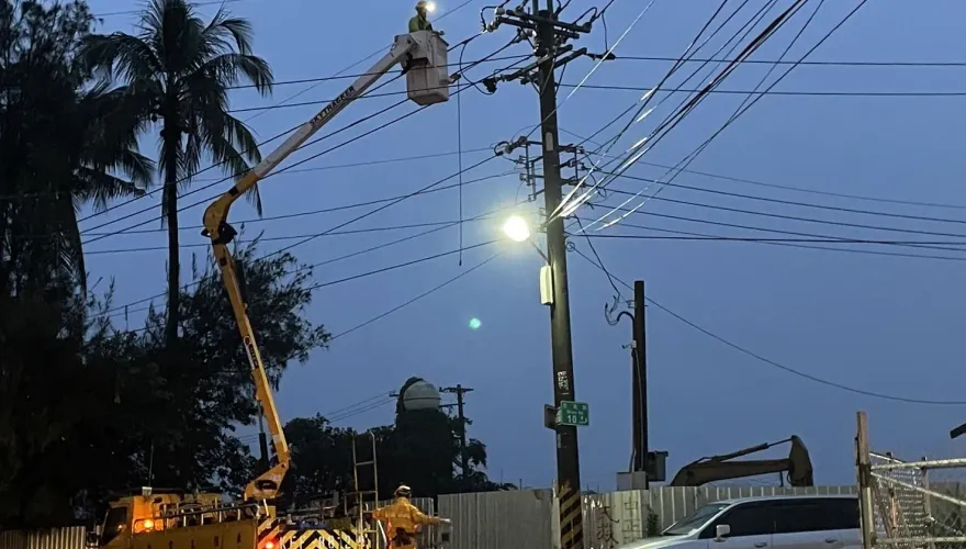 影/山陀兒颱風襲台！高雄林園、大寮、大社傳千戶大停電　台電搶修中