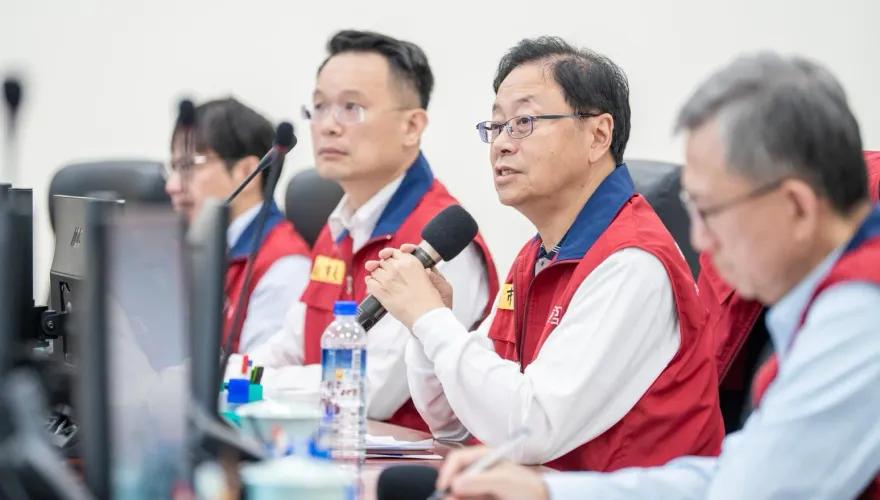 網友敲碗周五繼續放颱風假　大讚縣市首長美又帥、總統票也+1