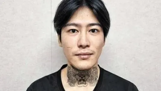 影/喝醉砍死18歲女學生　韓男「謎之笑」赤腳續攤畫面曝光