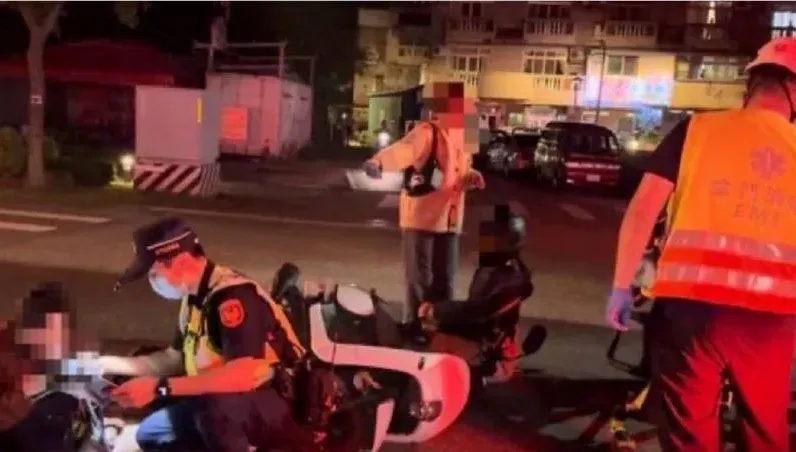 金門龍門大鎮前車禍！2機車十字路口擦撞　3女慘摔急送醫