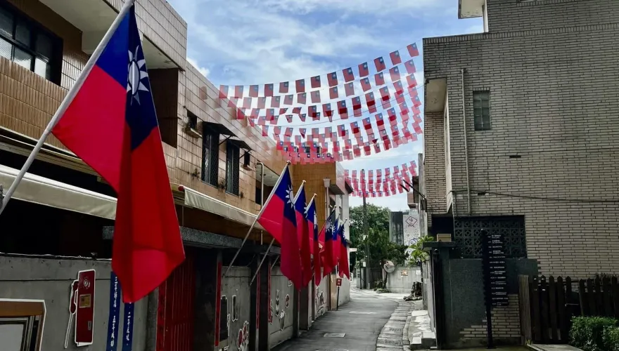 新北國慶展現團結共榮　高國輝、南山小將領唱國歌