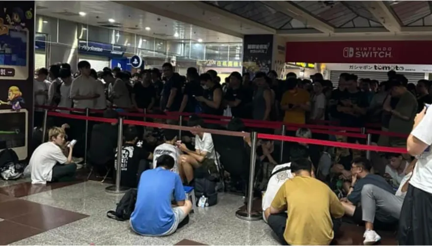 排買鋼彈模型！台北地下街大清早「人潮擠爆」　驚人畫面曝光