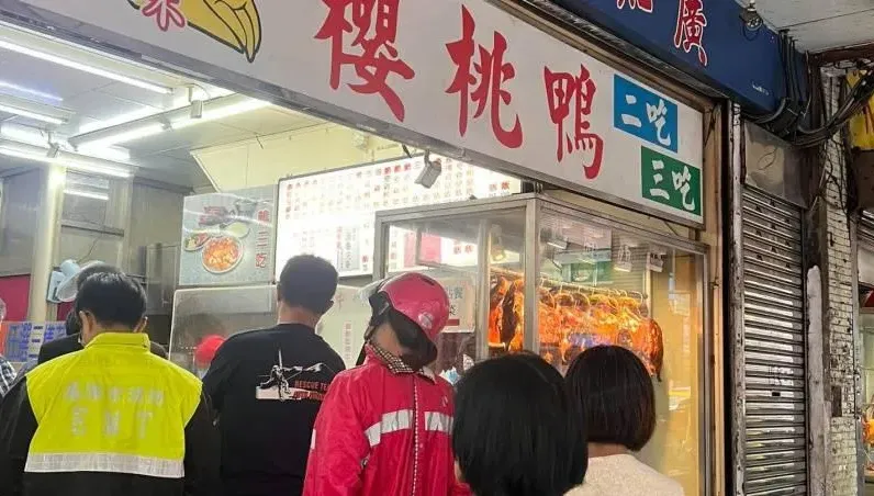 消防員穿制服買便當被公審！他嗆「一口氣買15個」　消防署發文力挺：吃飽才有體力