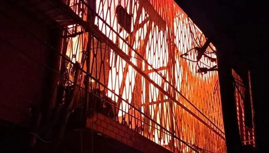 快訊/暗夜烈焰奪命！社子島出租雅房神明桌電線起火　7旬翁害死室友