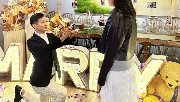 36歲生日求婚成功！《瘋神》逸祥告白穩交4年歌手女友　婚禮時間點曝光