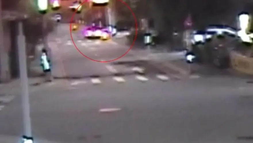 影/安全帽對決球棒！汽機車擦撞車禍引爆全武行　警出動快打全送辦