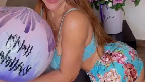 36歲AV女優「全裸陳屍床上」！全身遭砍多刀刺頸斃命　生前貼文疑藏兇手殺機