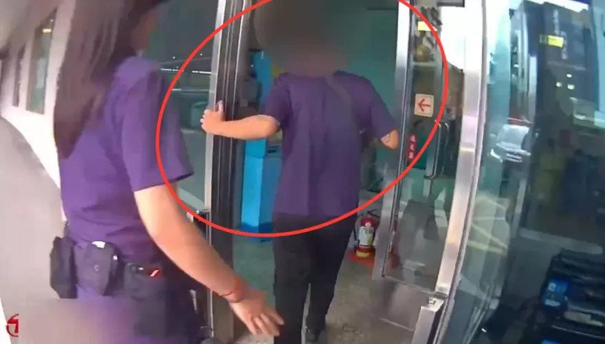 影/即刻救援！新北42歲工人心臟病發　2警開巡邏車鳴笛火速送醫搶命