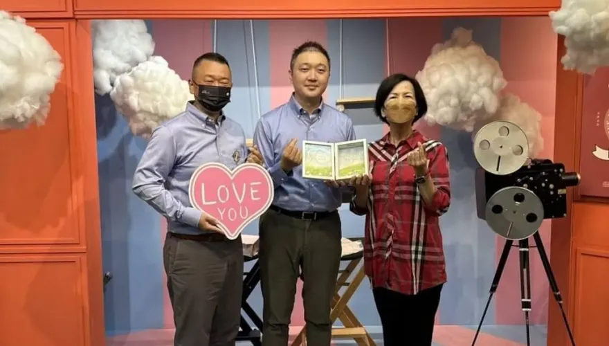 全國首例　兩岸同性伴侶高雄完成結婚登記