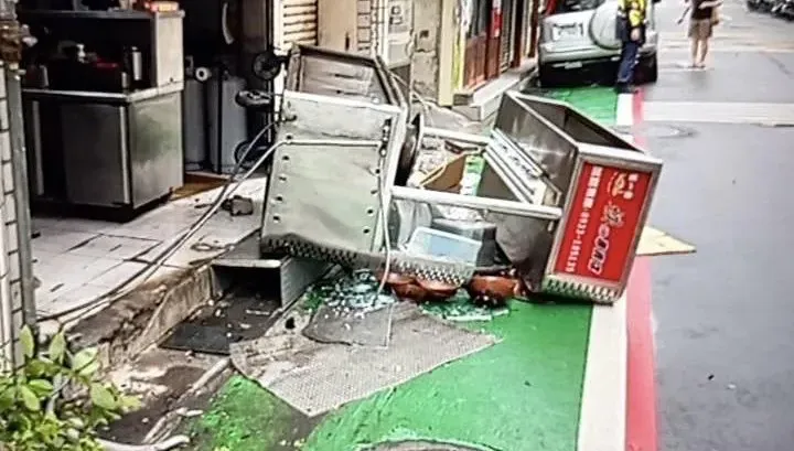 影/差200米到醫院！北市68歲男「就診途中」衝撞𩵚魠魚焿店身亡