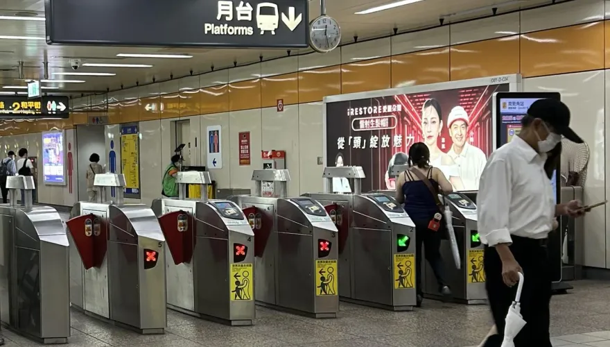 北捷閘門大更新！手機Apple Pay、LINE Pay嗶進站　估10月底完工