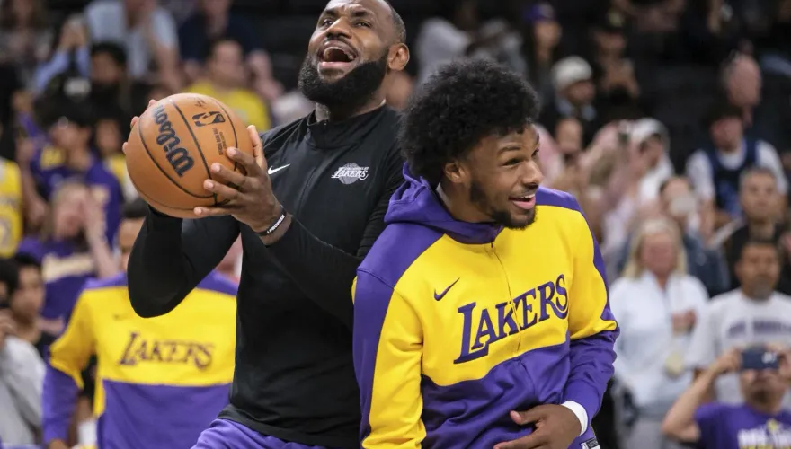 被問誰是NBA的GOAT？KAT：詹皇是我親眼見過最強