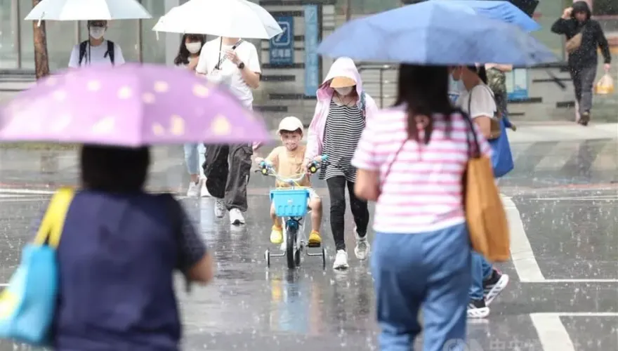 東北季風持續影響！9日降雨熱區曝　國慶日各地轉多雲到晴