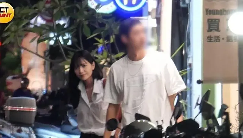 掰了連晨翔？吳子霏約會高大男　與導演「三貼遊街」全被拍