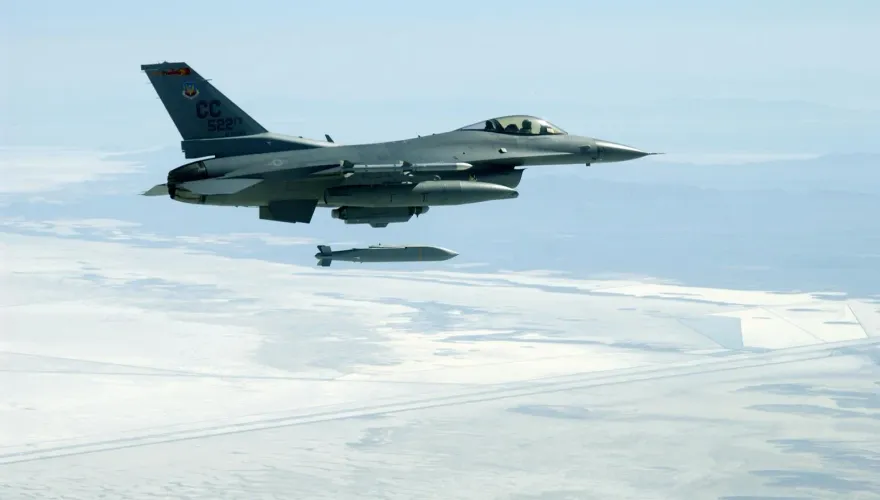 美國對台軍售延宕　空軍延到2026年底接收AGM-154C型聯合距外武器