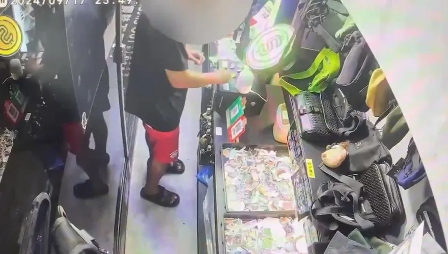 影/好糗！北市男無人商店筷子夾鈔票　被遠端監看活逮才知偷到千元便利貼