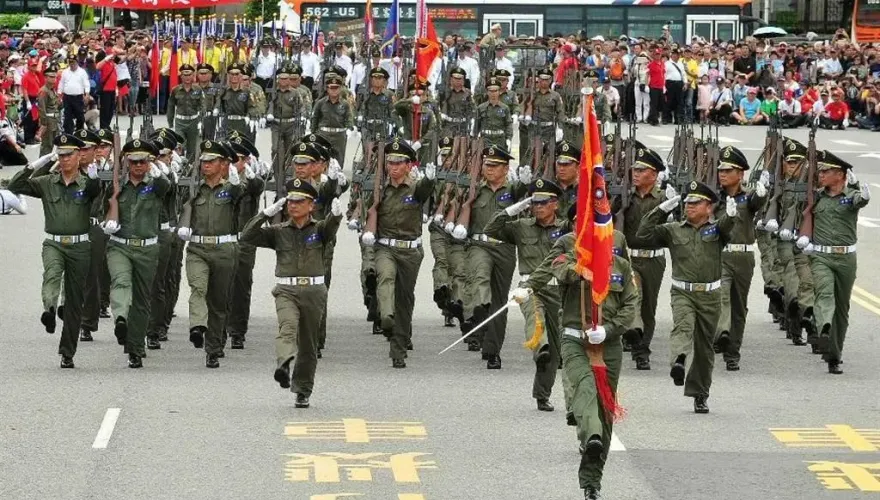 雙十國慶大典不能被遮掩　辣個男人霸氣讓老兵踢正步重現榮耀