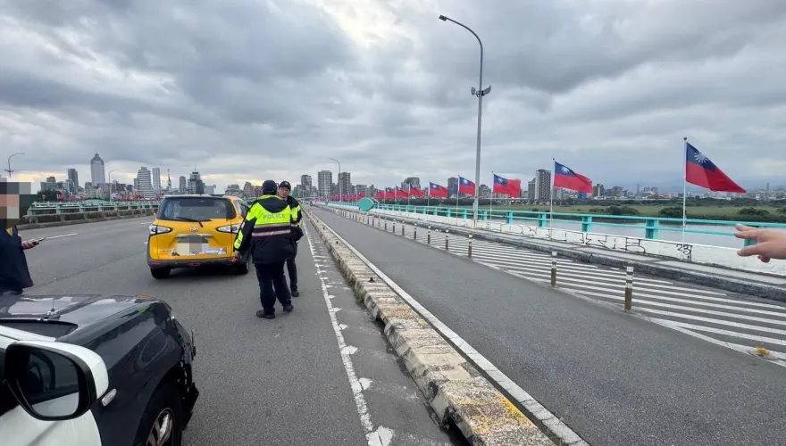 快訊/國慶日失蹤事件！三重25歲男「員警眼前墜橋」警消搜救中
