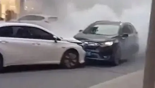 影/死死頂住爆衝車輛！陸「白車俠」獲贈獎金、新車　網讚：真英雄