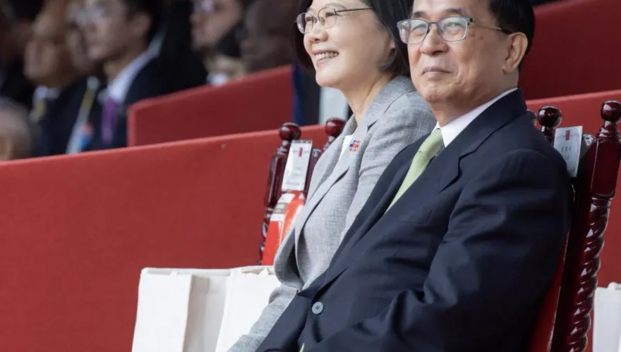 PO出席國慶大典照「切掉」陳水扁？蔡英文辦公室回應了