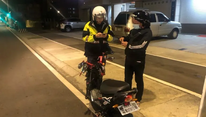 記得掛牌！微型電動二輪車將全面列管　這天起未完成「2動作」恐罰3600元