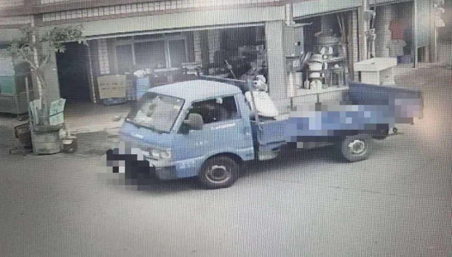 天兵貨車駕駛闖禍！業者搞烏龍拖錯機車　載返回收場拆解慘淪廢鐵