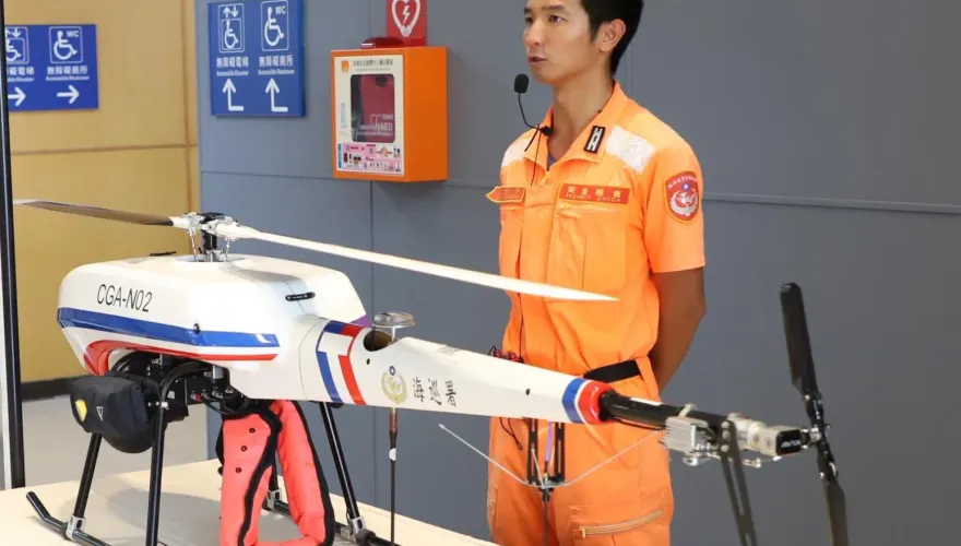 直擊/錯買陸飛型無人機頻摔機？海巡曝真相　要能突破6級風須待新科技