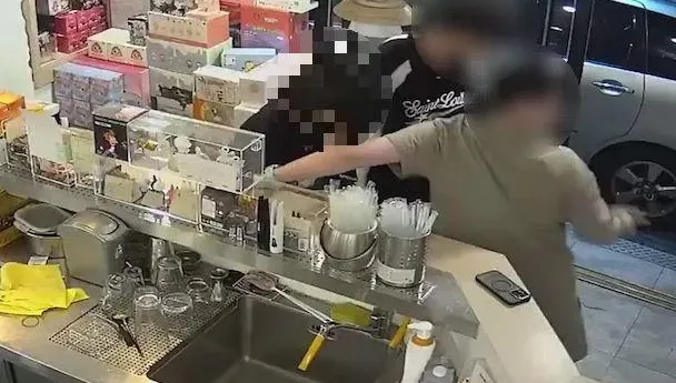 影/排不到用偷的？北市毒蟲「自取」飲料店3隻Labubu公仔 　突認：我有吸毒