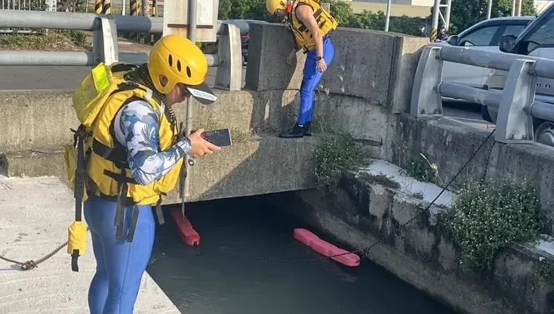 快訊/豐原水圳驚見浮屍！7旬失聯翁「機車停岸邊、人浮水面上」家裡有遺書