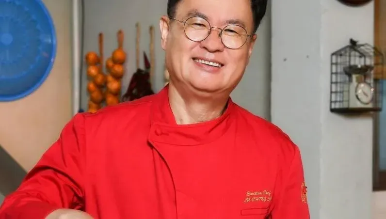 「中式料理之神」改當海巡署長！台YTR曬《黑白大廚》討論片被親回　網讚：超親民
