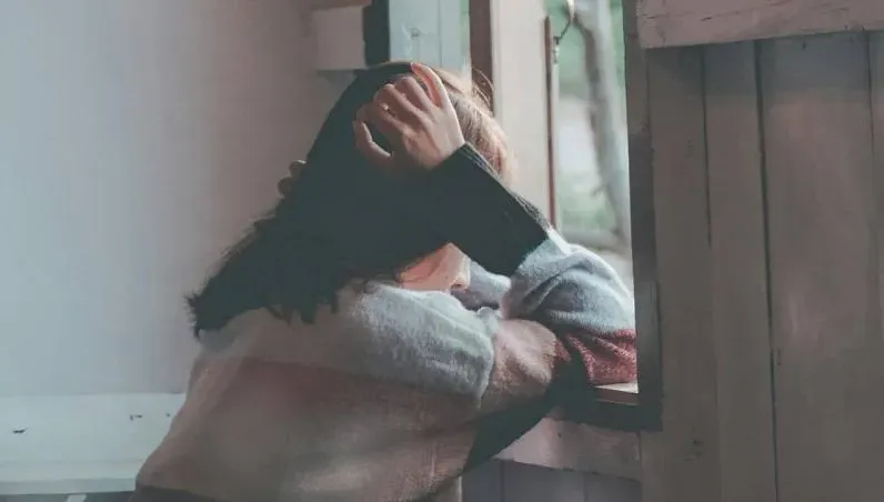 被愛情沖昏頭！單親媽將房產登女兒名下「竟被送給渣男」　律師揭1解法