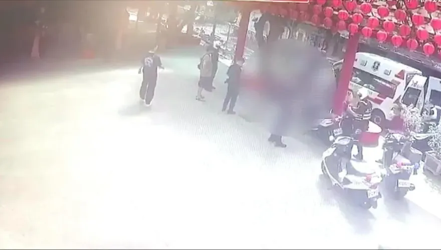 新北酒空男宮廟前罵街！88歲老學長聽不下去　竟數刀把人砍進醫院