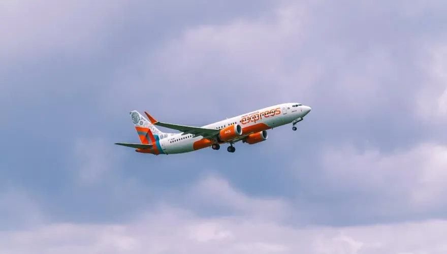 起飛後收炸彈威脅...飛樟宜機場客機嚇求救　新加坡戰機急升空護航