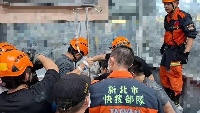 三重男遭機台夾困！消防首次施打「嗎啡」搶命　載醫師到場救人
