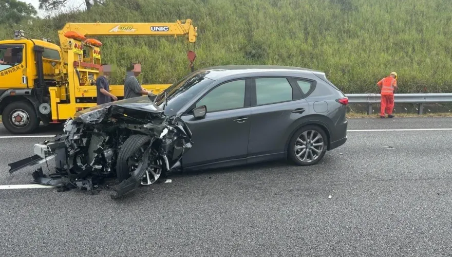 快訊/7小時2起緩撞車遭撞！國1南向虎尾段、國3沙鹿段「轎車車頭開花」