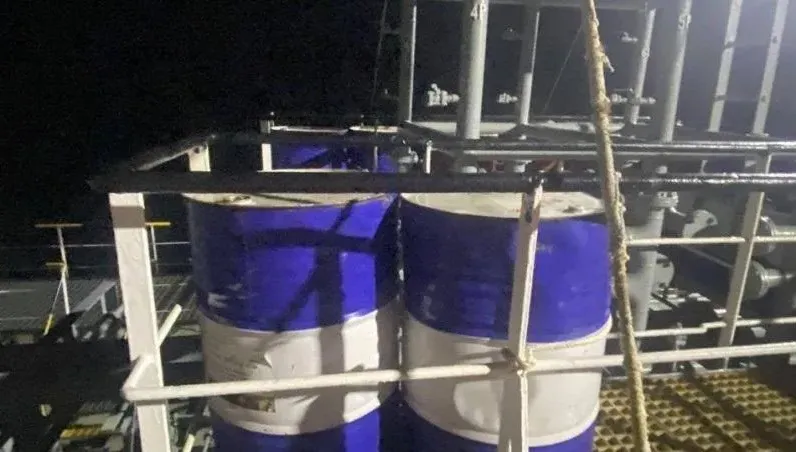 抓到了哦！澎湖海域驚見油桶漂流　巴拿馬貨輪亂棄油挨罰30萬