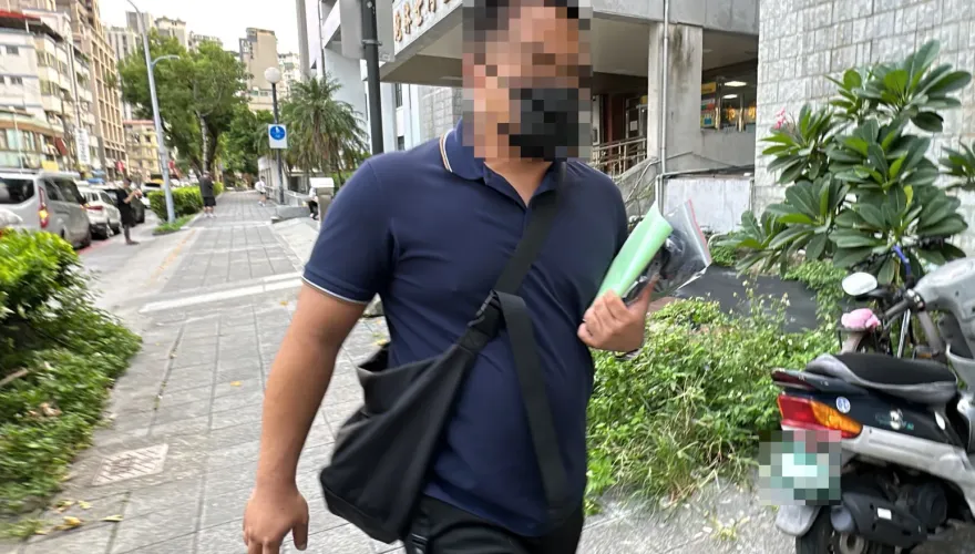 直擊15歲少年父親宮廟！大門深鎖、無人應門　鄰居：沒接觸過