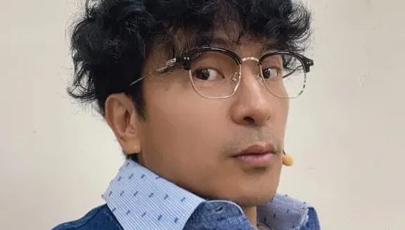 驚！唐從聖從「高台摔落」　癱地無法動彈...工作人員緊急抬走