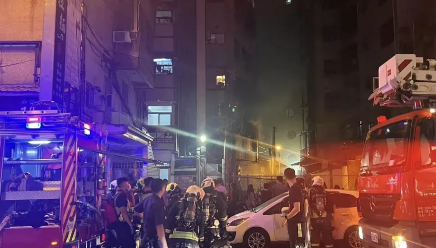台中公寓凌晨惡火！男租客困「2樓最深處房間」全身燒傷亡　兒衝醫院悲痛認屍