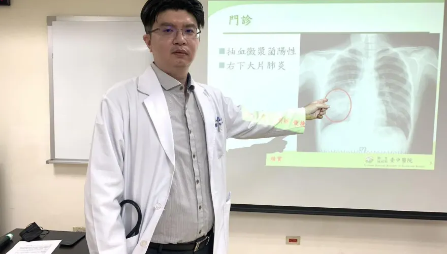 台日混血女大生赴日探親低燒乾咳...「右肺白一片」！就醫一看竟是「行走的肺炎」