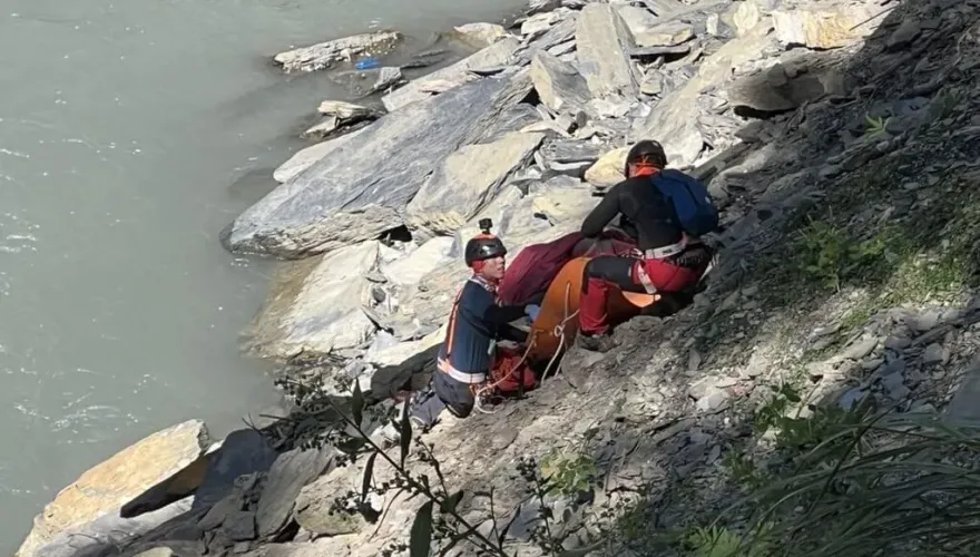 南三段無雙吊橋前悲劇！42歲女墜200米深谷亡　遺體今運下山