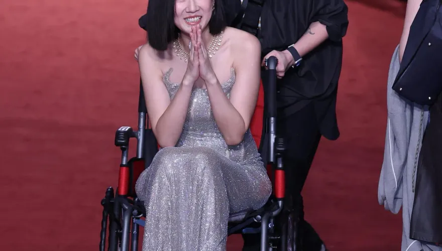 金鐘59/方志友重摔後露面了！　苗可麗曬半球突向澎恰恰、許效舜道歉1事