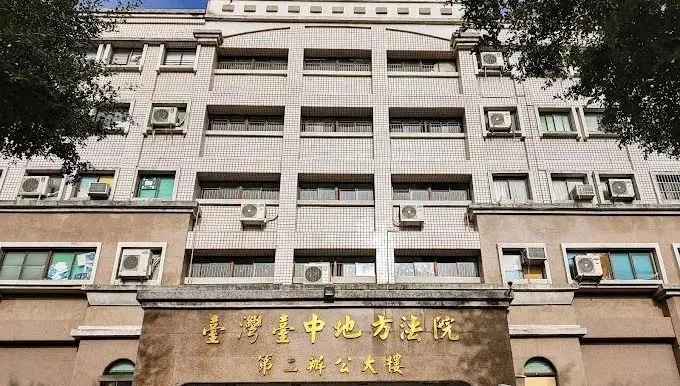 小黑狗吠叫遭徒手摔地慘死　無良飼主遭判拘40天罰20萬