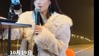 影/四川正妹路旁直播被撞翻　原來竟是BMW駕駛搭訕不成惱羞成怒