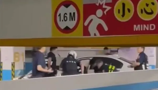 又是15歲少年亂開車出事！開BMW躲追捕「猛撞停車場柱子」傷亡曝