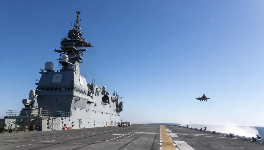 日本加賀號多功能驅逐艦　首度降落美國陸戰隊F-35B匿蹤戰機