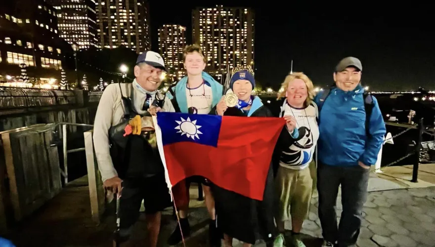 許汶而成功環泳紐約曼哈頓！勇奪台灣首位征服3大開放水域泳將
