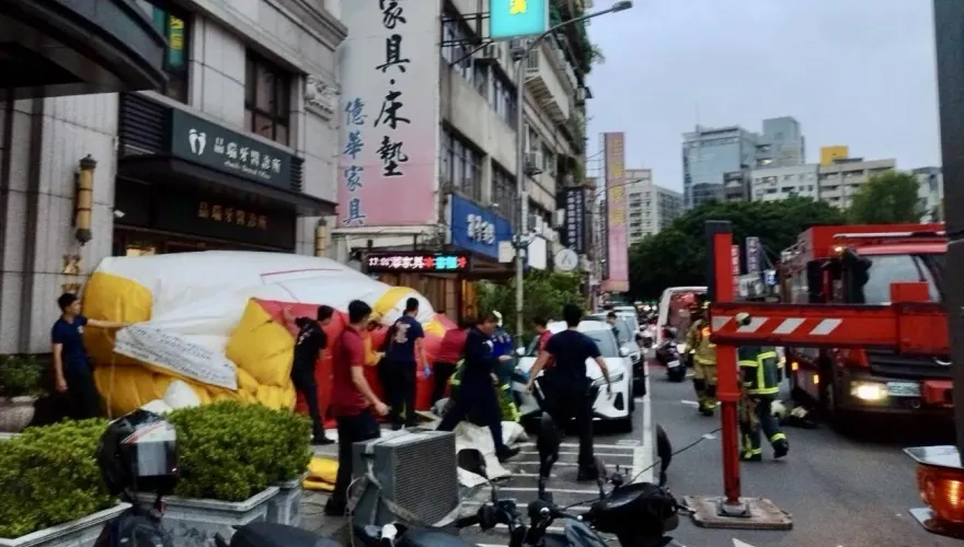 快訊/跨11樓窗台墜落母親「全程目擊」　北市19歲女傷重搶救不治