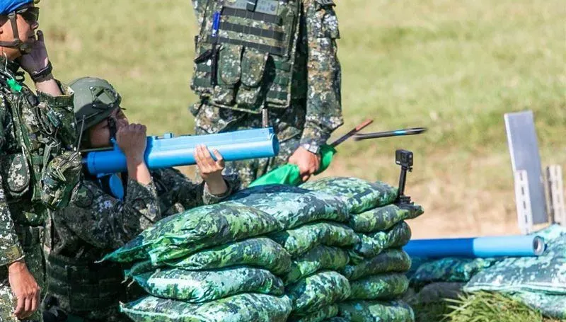 陸軍北測中心砲火四射　義務役男實操「反裝甲紅隼火箭」