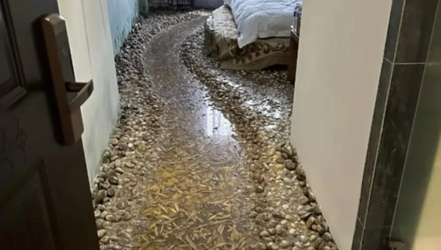 飯店「竹下風格」房間太逼真！他入住傻眼了　網：像睡在臭水溝